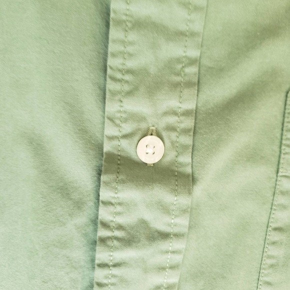 EDDIE BAUER RELAXED FIT GREEN BUTTON DOWN SIZE LAR - Picture 2 of 6